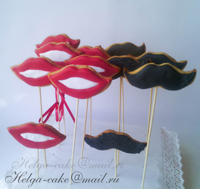 Много-много печенья на детский праздник.