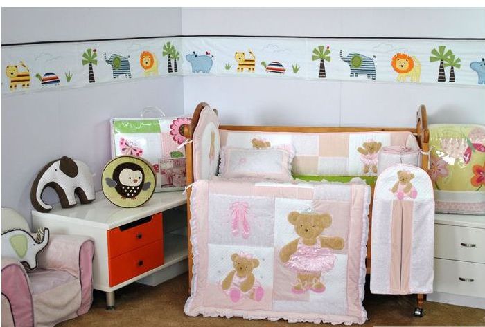 Набор с бортиками для детской кроватки. Цвета разные.