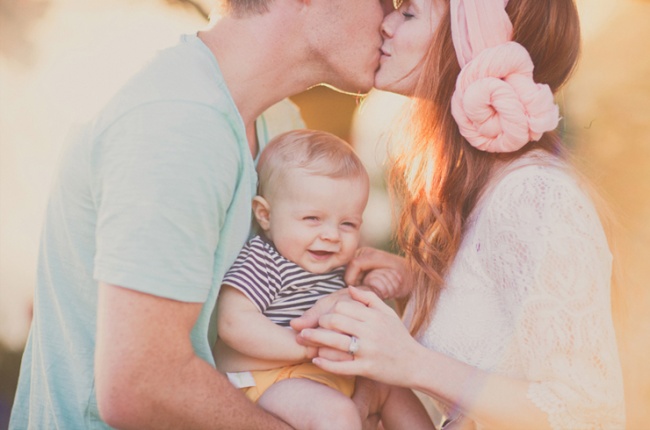 Счастливый ребенок в счастливой семье