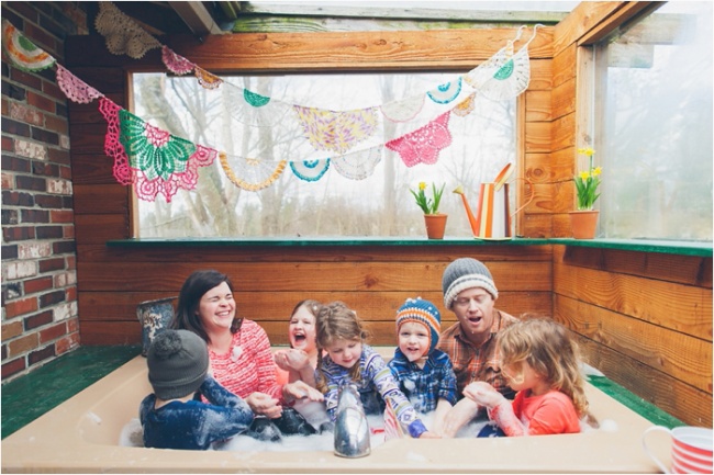 Счастливый ребенок в счастливой семье