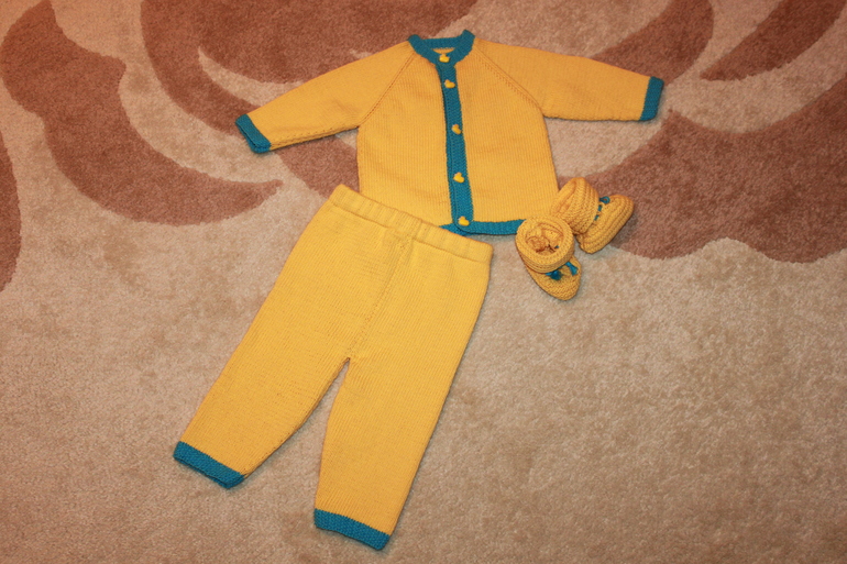 Первая обновка для ляльки :)