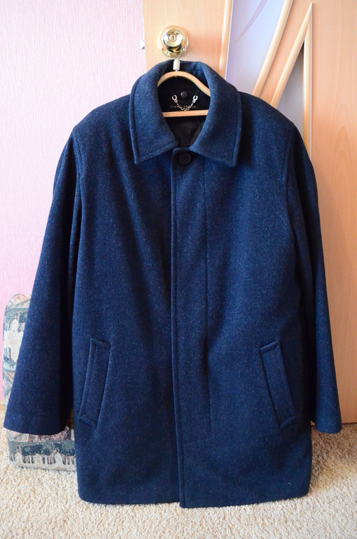 Пальто мужское. С зимней подстежкой 52-54 размер