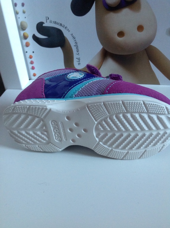 Продам кроссовки Crocs размер 24