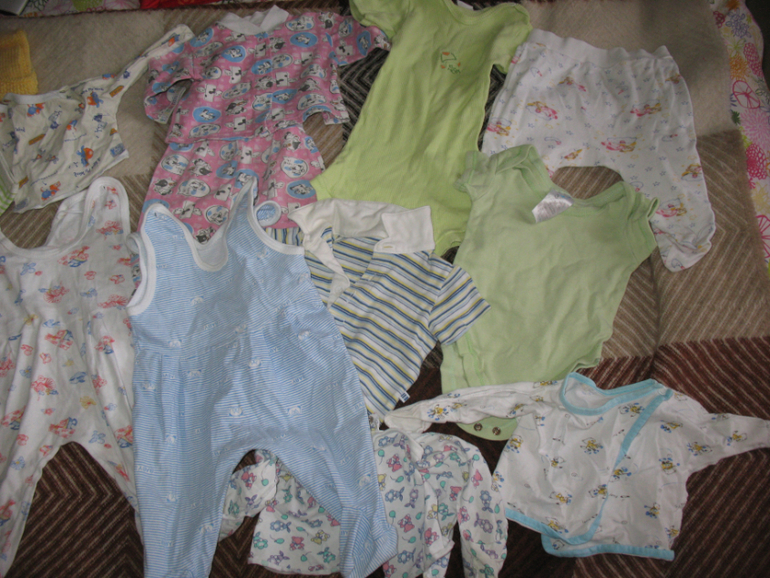 Отдам даром 3 пакета вещей б\у,передар,мы не пользовались.фото