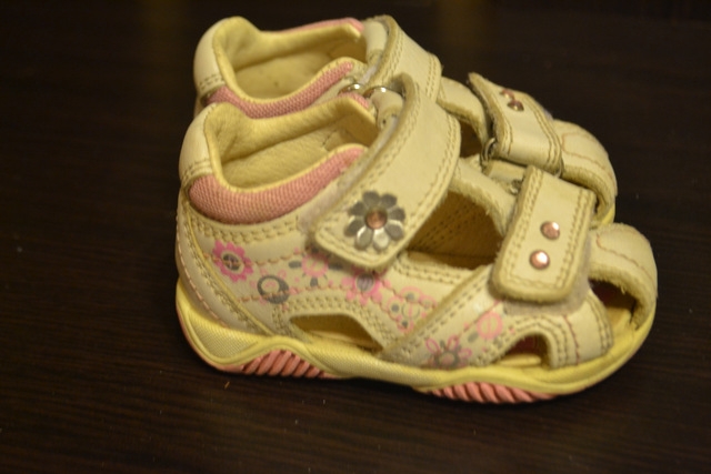 Обувь(сандалики, кроссовки, полуботинки, сапожки) от 18 - 23р-р. Дешево!!!