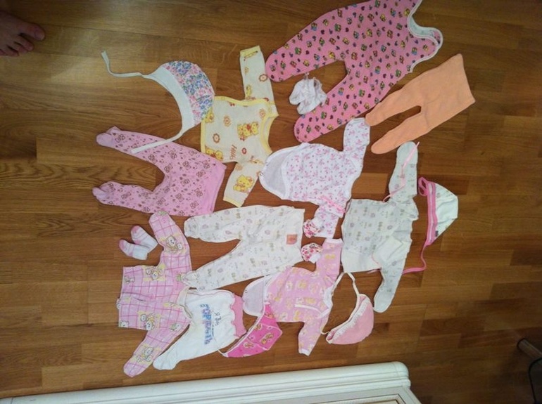 Продам пакетом,500 руб. Есть вещи не одетые ни разу.