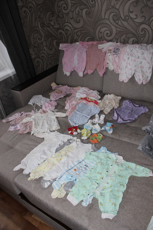 Продам для девочек двойняшек