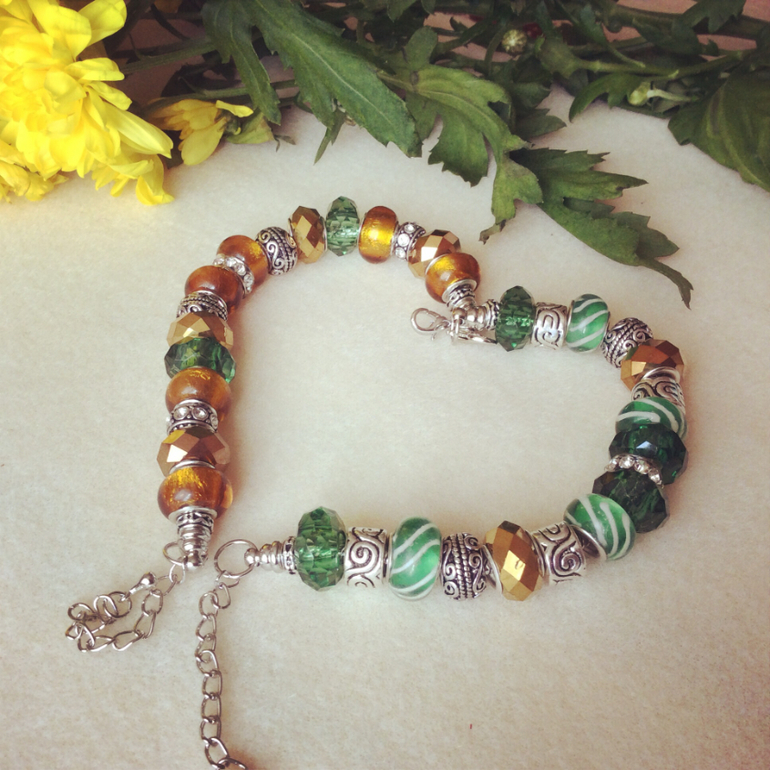 Украшения из