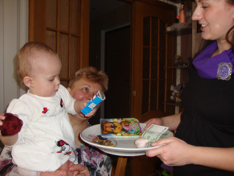 Вот и исполнился нам годик)))