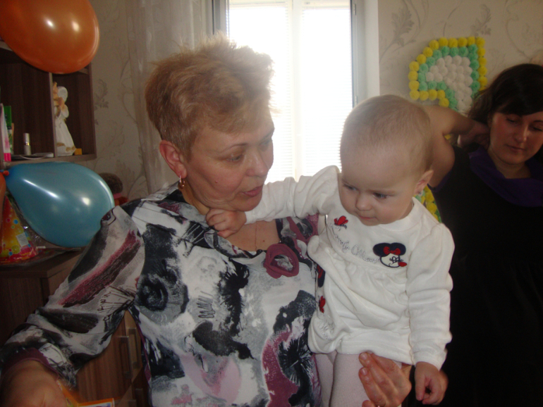 Вот и исполнился нам годик)))