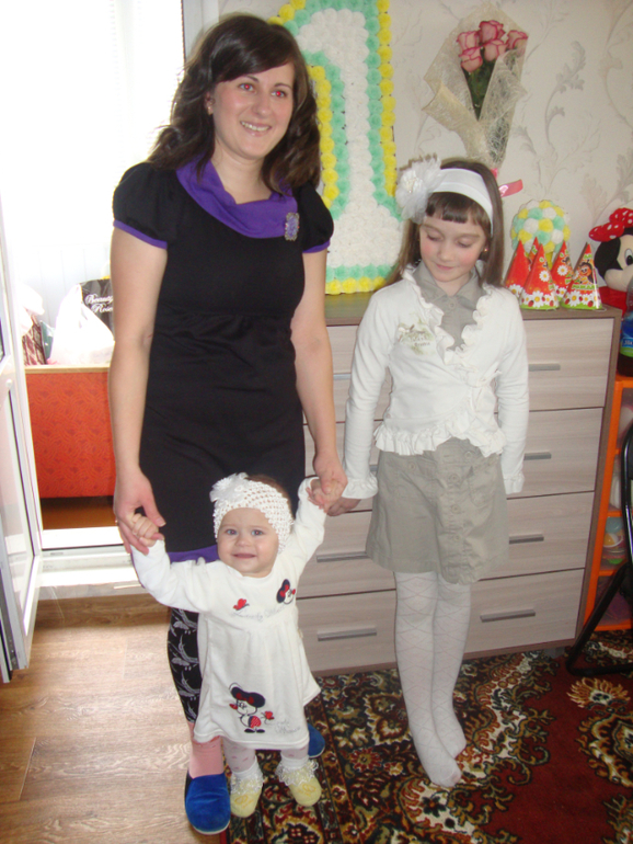 Вот и исполнился нам годик)))