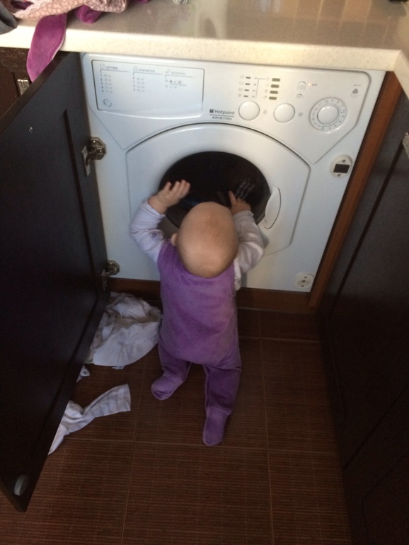Кто там? Или растет помощница)))