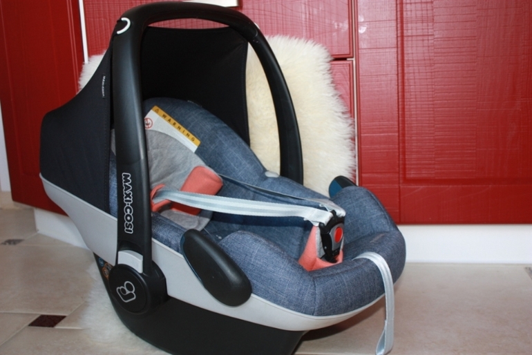 Продам автокресло-переноску Maxi-Cosi Pebble (0-15мес)
