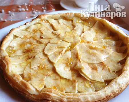 Яблочный пирог из готового теста на скорую руку