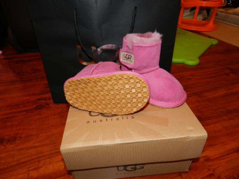 УГГИ Большой выбор UGG !!!!Для нас и детишек! Принимаю ЗАКАЗ. на 10/11!!!!!!!!!3500рублей!
