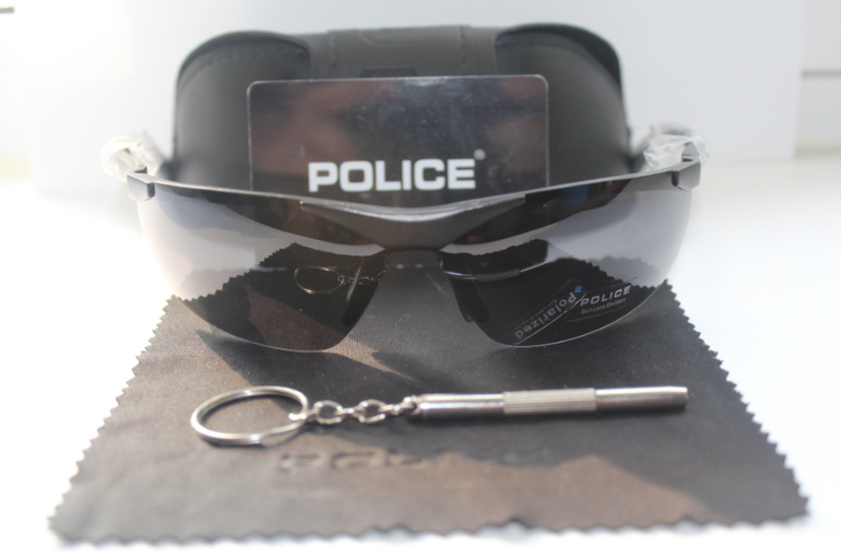 Cолнцезащитные мужские очки Police P6806