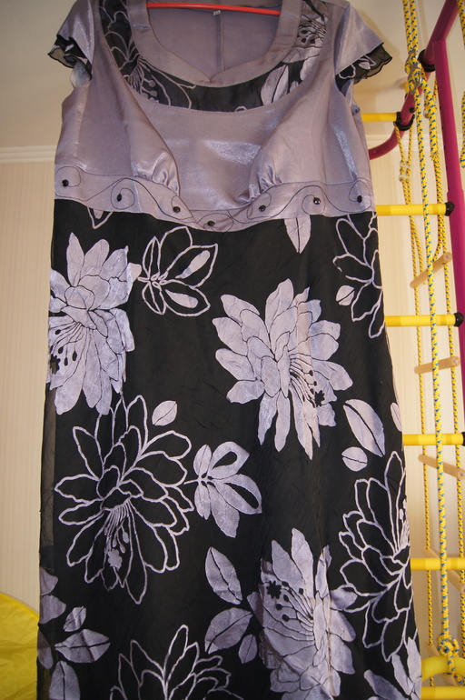 МНОГО красивой одежды на размер 50-52, есть новое и б/у в основном 1 раз, офисные костюмы и нарядные платья.