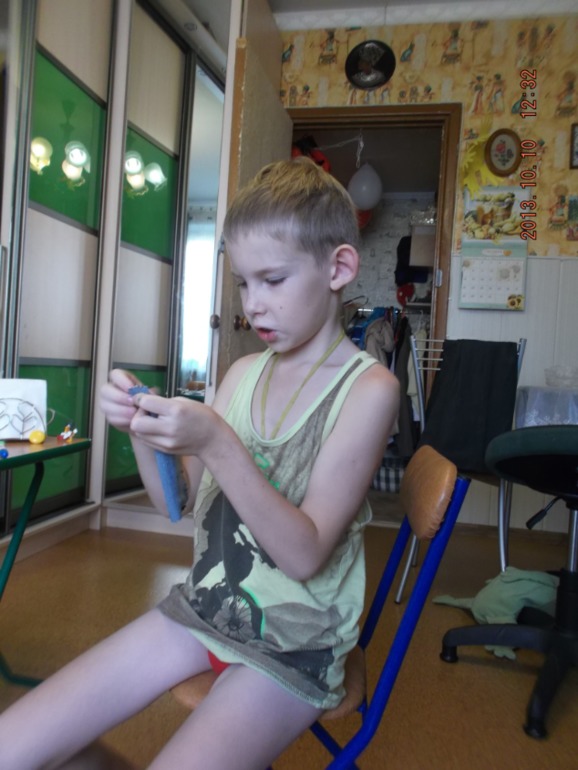 Мальчишки шьют))