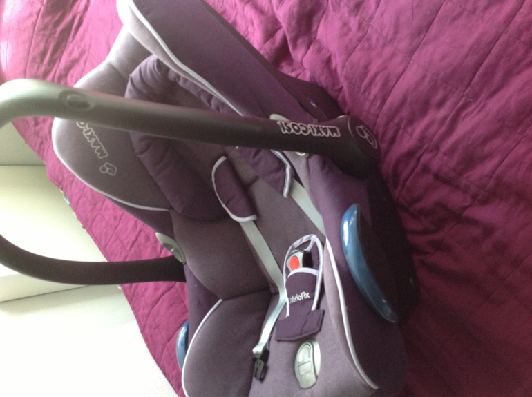 Продам Maxi Cosi CabrioFix с базой FamilyFix группы (0+ 13)