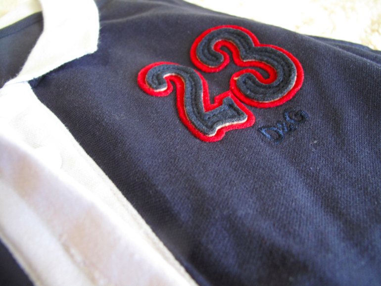 Большая распродажа детской одежды.