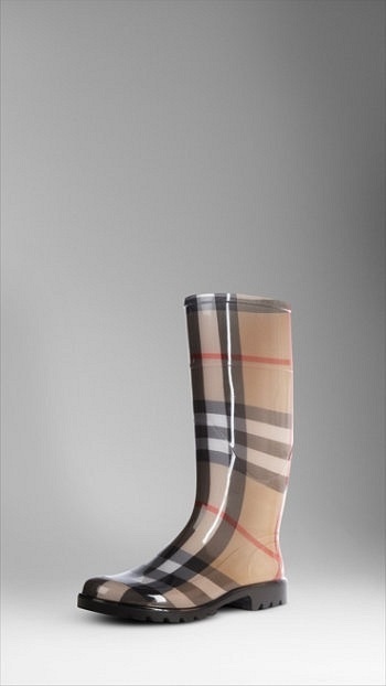 Нужны резиновые сапоги Burberry !!!!!