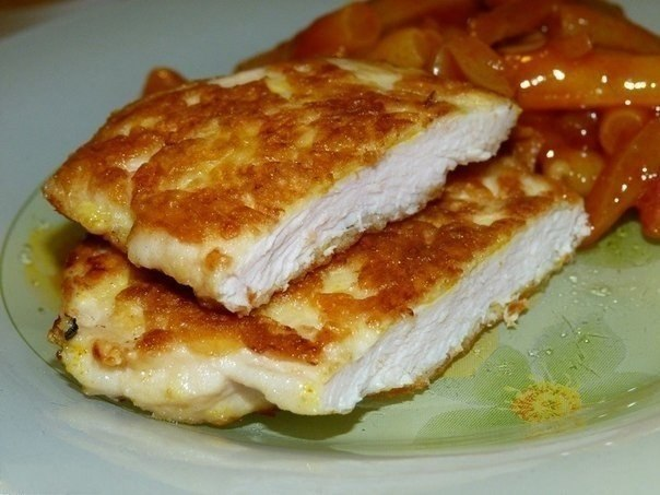 Очень нежные куриные отбивные с хрустящей сырной корочкой! Рецепт супер.