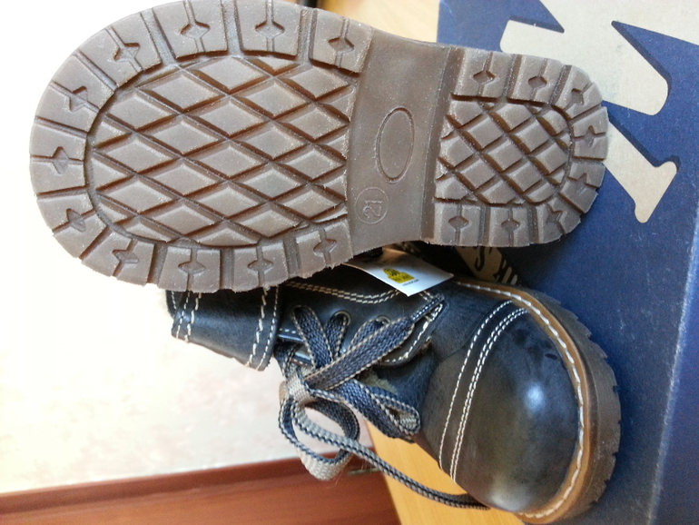 Ботинки кожаные на мальчика( Италия) зимние! Размер 21! Цена 1700+доставка.