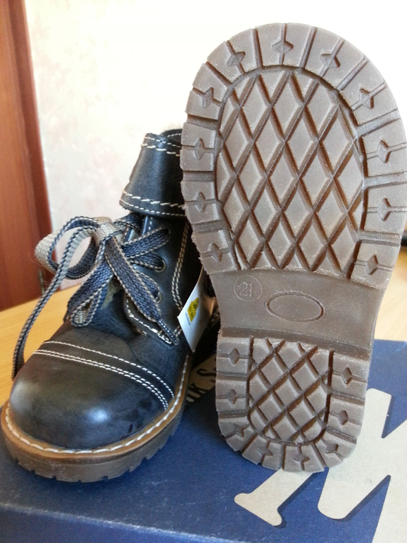 Ботинки кожаные на мальчика( Италия) зимние! Размер 21! Цена 1700+доставка.