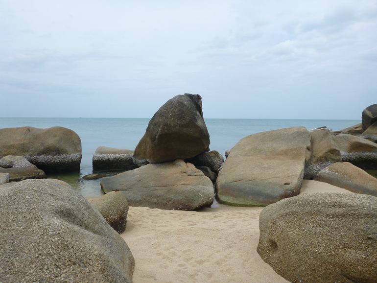 камни бабушка и дедушка на ламаи)