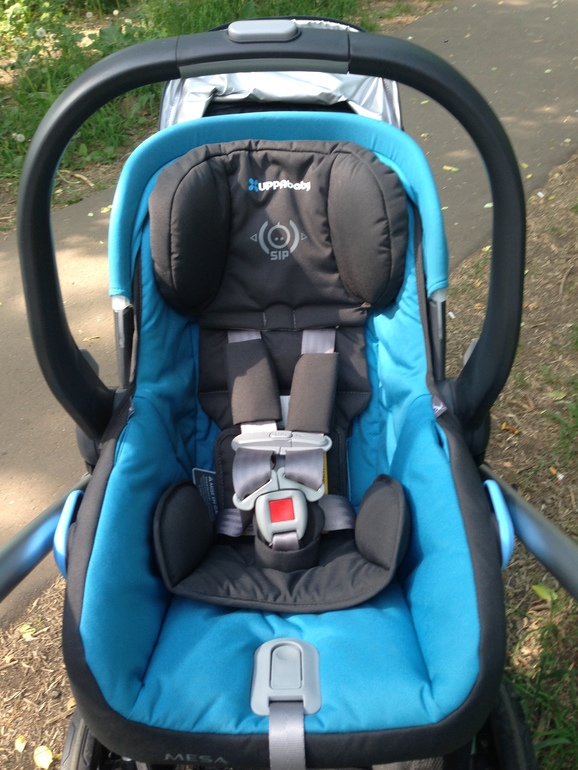 Автокресло UPPAbaby MESA. Теперь у нас целый комплект.