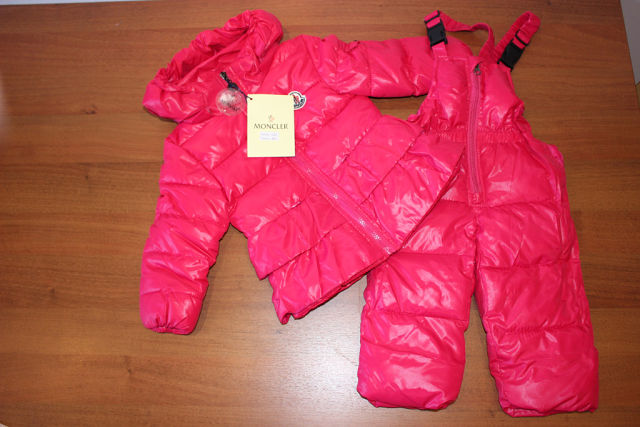Комбезы Moncler и Burberry 3000 руб. от 9 мес. до 6 лет м. Новокосино или Жел-дор