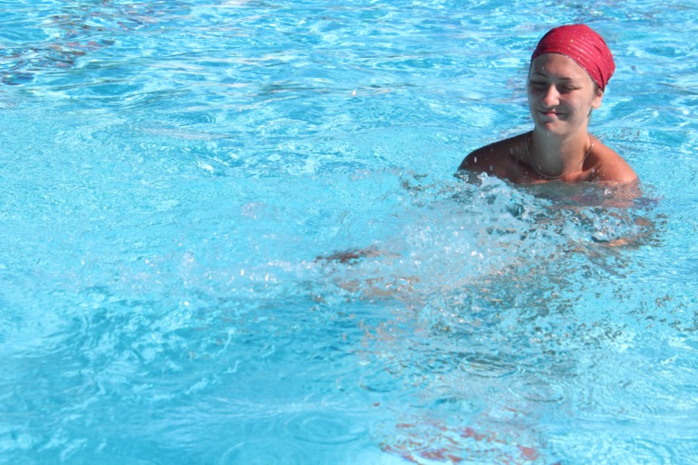 Андрюша, его родители и бабушка ездили на мооооре)