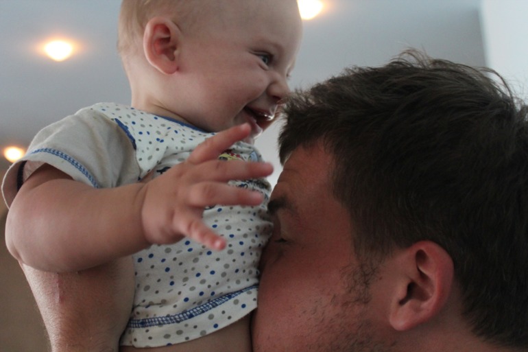 Андрюша, его родители и бабушка ездили на мооооре)