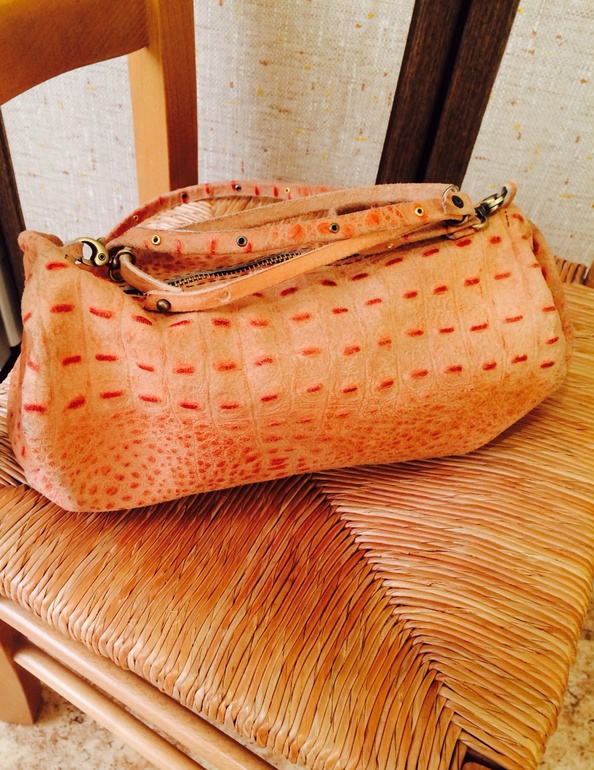 Кожаная сумка на длинном ремне