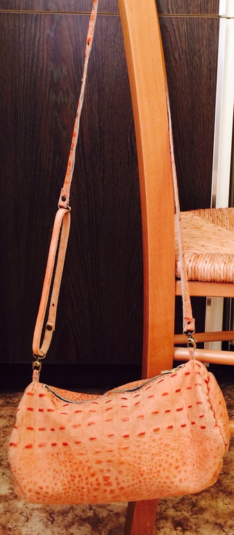 Кожаная сумка на длинном ремне