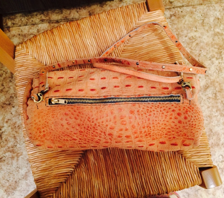 Кожаная сумка на длинном ремне