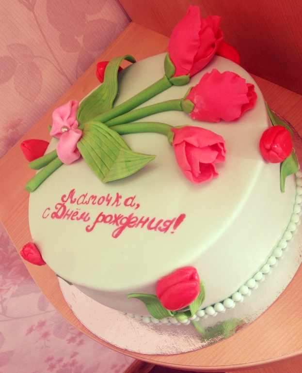 Торт с тюльпанами)