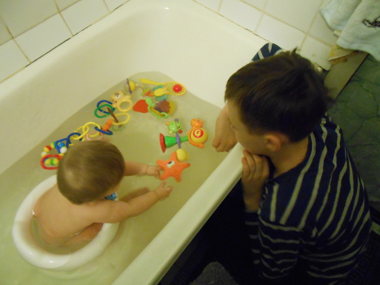 Ксения купается