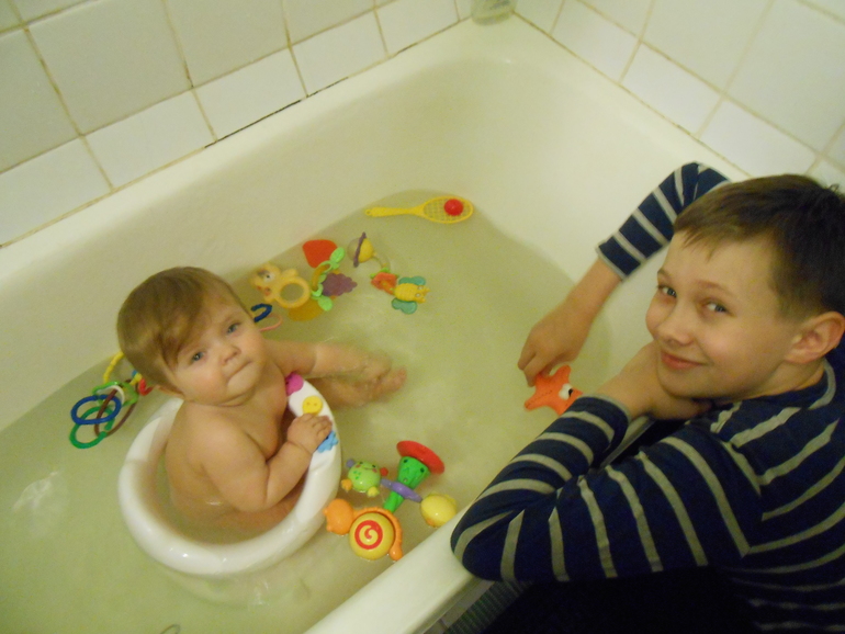 Ксения купается