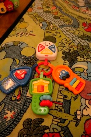 наши любые игрушки с 0 до 11 месяцев))