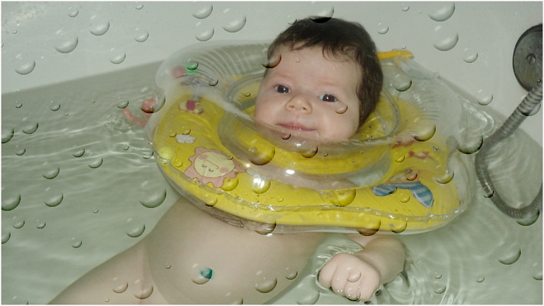 Наша Маруся любит купаться:)