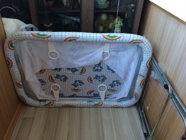 Манеж capella pink panther. Бесплатный манеж. Юла детский манеж даром. Манеж детский треугольный. Детский манеж отдам.