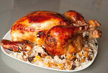 Курица, фаршированная яблоками и черносливом