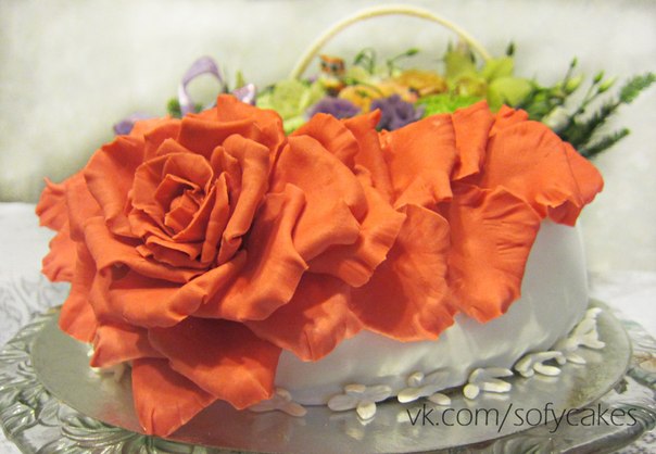 Сердце из лепестков розы)