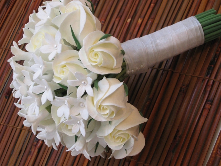 Свадебные аксессуары, украшения, букетики из японской глины!