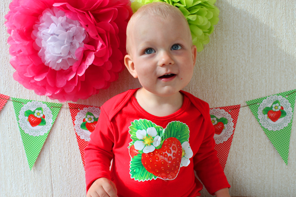 Любимой ягодке 1,5 годика или ДР в клубничном стиле