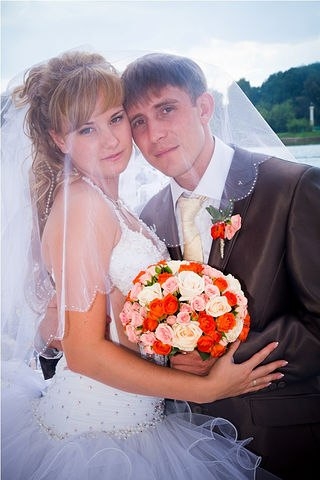 Свадебный фотограф , весь день 8-10 часов 11 .000 руб. + макияж 2.000 руб. + букет + 4 .000 руб.