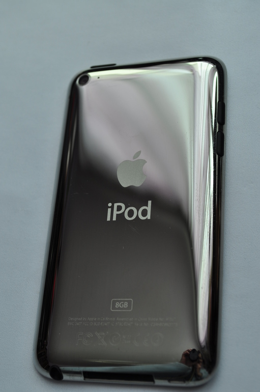 Срочно продам iPod touch 4 на 8gb!!