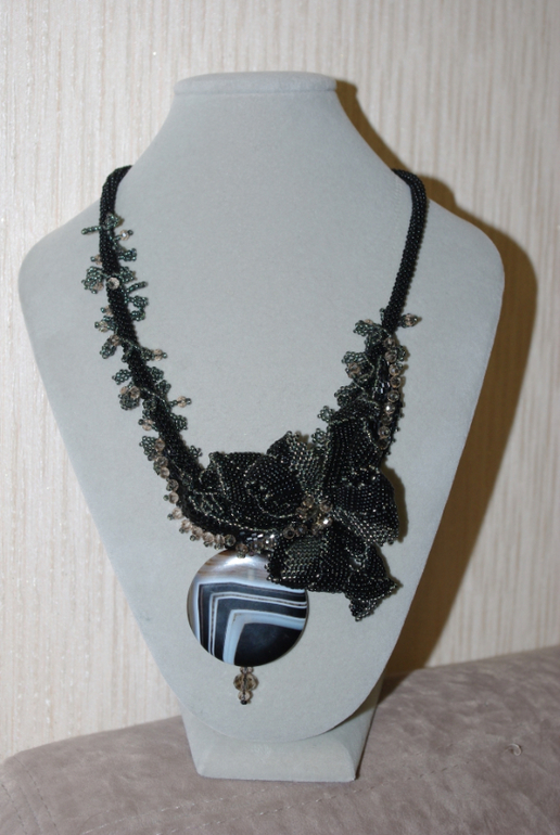 Украшения из бисера