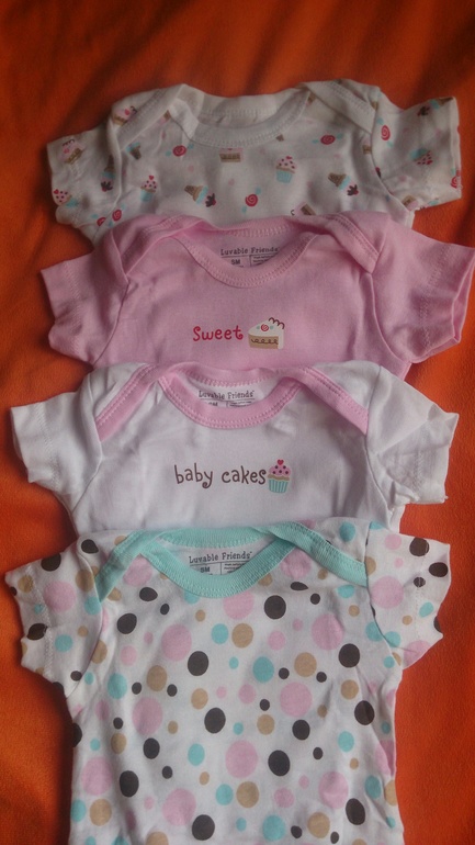 Наконец-то и я похвастаюсь нашими первыми вещичками)))